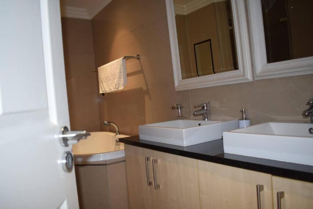 Appartement Three And Two Bedroom At The Sails *