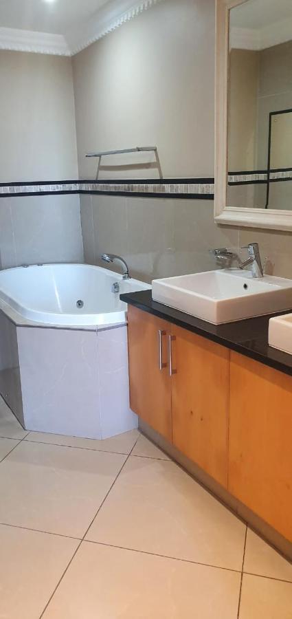 Three And Two Bedroom At The Sails Appartement *