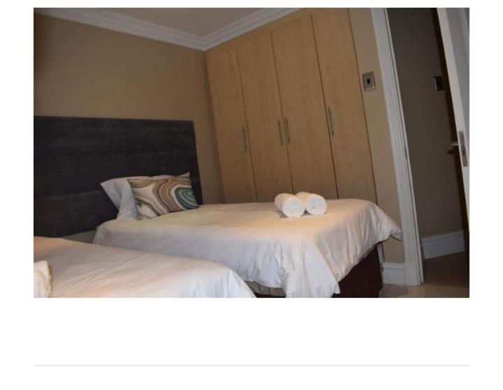 Three And Two Bedroom At The Sails Apartment *