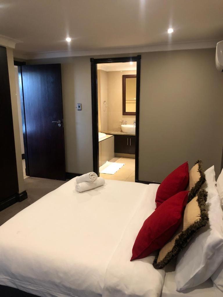 Three And Two Bedroom At The Sails Apartment