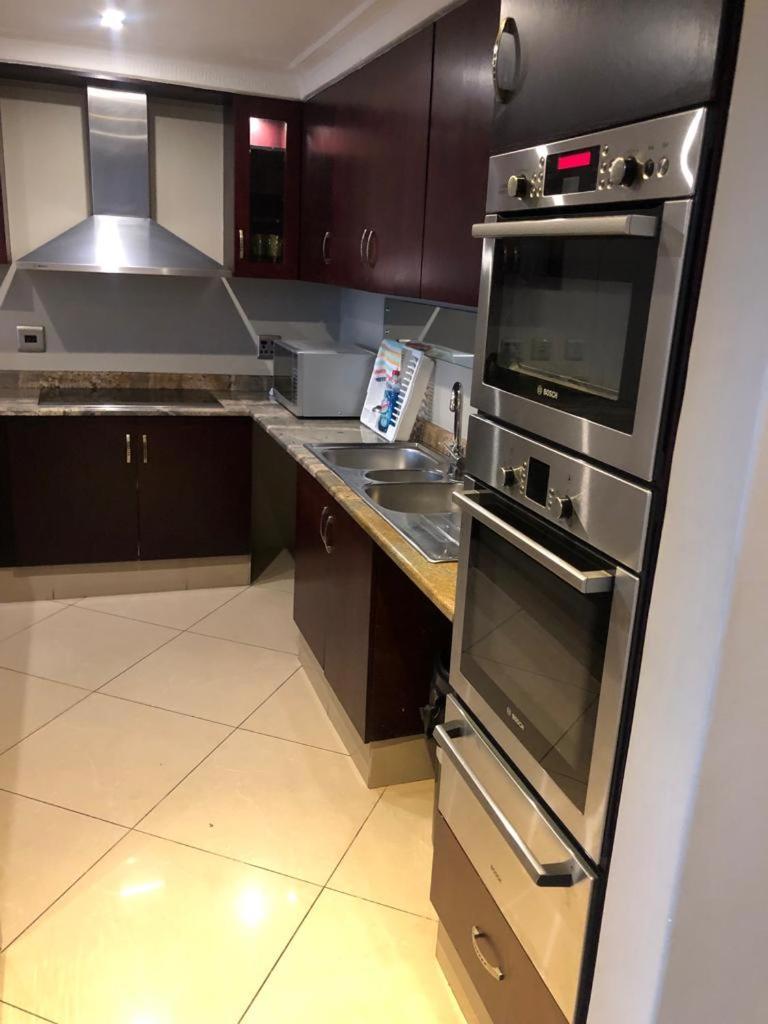 Three And Two Bedroom At The Sails Apartment *